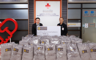  มูลนิธิกรุงศรีมอบผ้าห่มและน้ำดื่มแก่สำนักงานบรรเทาทุกข์ฯ สภากาชาดไทย