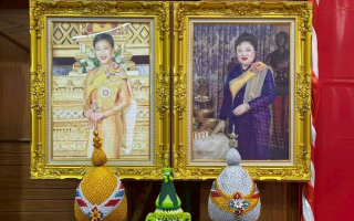 มูลนิธิอาสาเพื่อนพึ่ง (ภาฯ) ยามยาก สภากาชาดไทย เชิญถุงยังชีพพระราชทานมอบแก่ประชาชนผู้ประสบอุทกภัย ณ จังหวัดเชียงใหม่