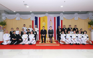 พระบาทสมเด็จพระเจ้าอยู่หัว และสมเด็จพระนางเจ้า ฯ พระบรมราชินี เสด็จพระราชดำเนิน