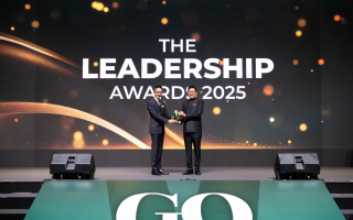 “สาระ ล่ำซำ” รับรางวัล Human Capital Development Award