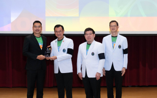 เอไอเอ ประเทศไทย รับโล่เกียรติคุณในฐานะผู้ให้การสนับสนุนโครงการ เดิน วิ่ง ปั่น 